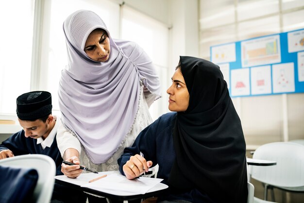 Cambridge-certified English teacher conducting a training session in Saudi Arabia classroom